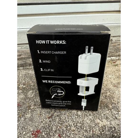 Fuse Reels 12W iPad Lightning Cable Charger Organizer - Picture 3 of 5